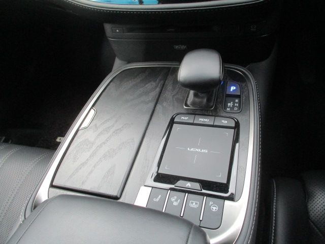 LEXUS LS500h 4WD