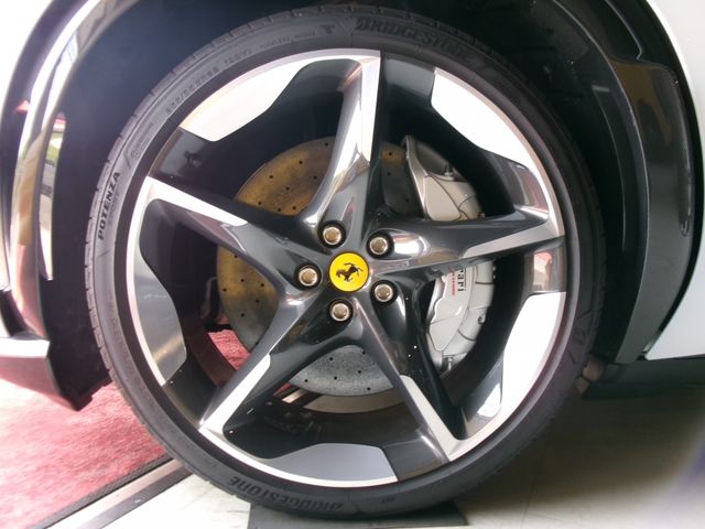 FERRARI Purosangue