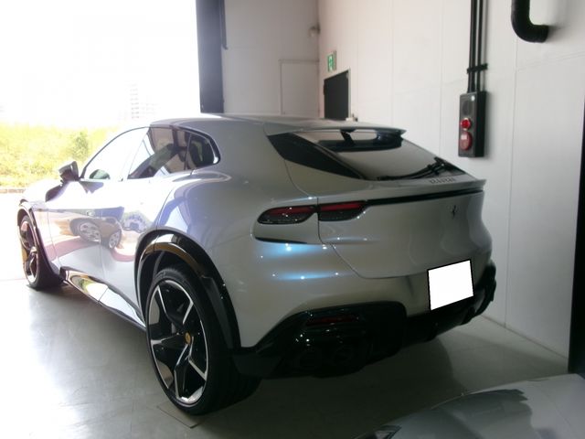 FERRARI Purosangue