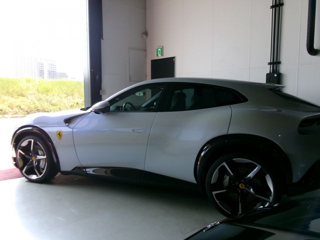 FERRARI Purosangue