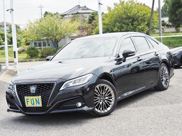 CROWN sedan hybrid 4WD