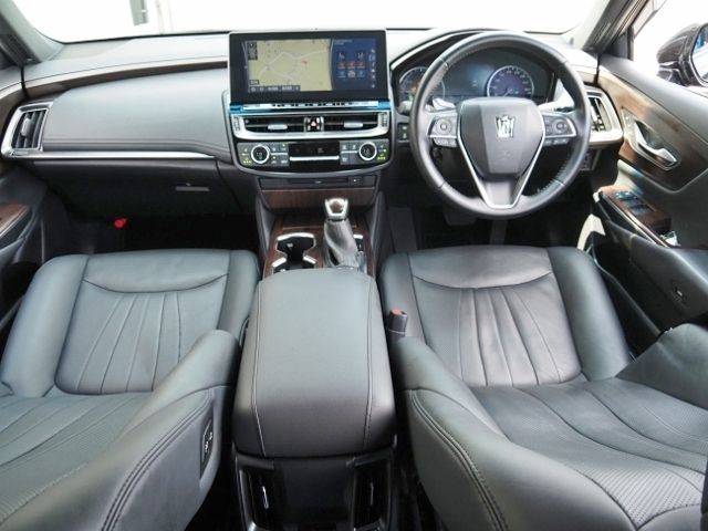 CROWN sedan hybrid 4WD
