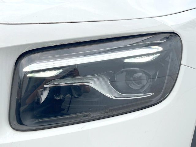 MERCEDES BENZ GLB