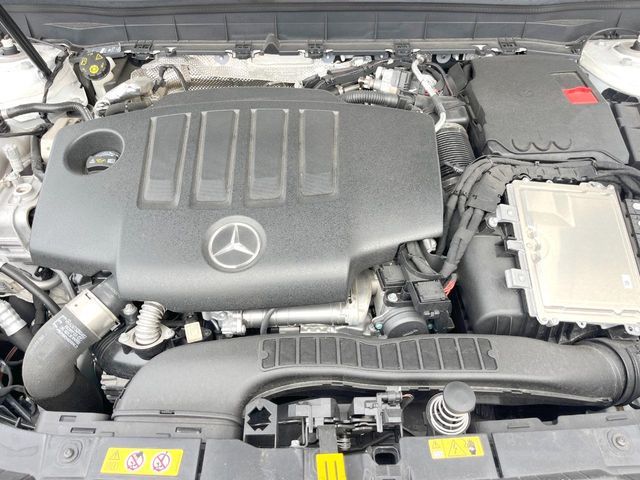 MERCEDES BENZ GLB
