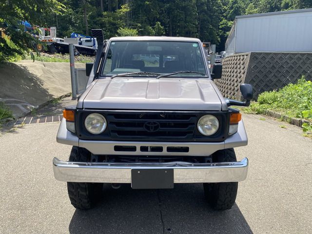 LANDCRUISER van