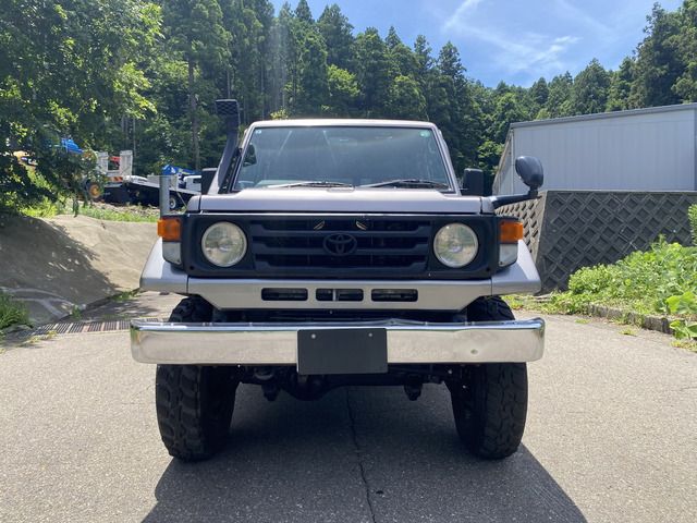 LANDCRUISER van
