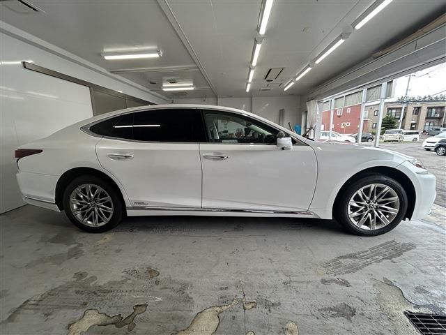 LEXUS LS500h 4WD