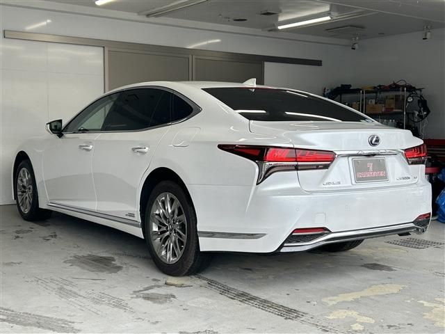 LEXUS LS500h 4WD