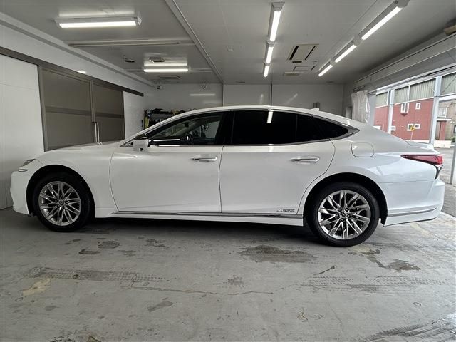 LEXUS LS500h 4WD