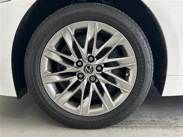 LEXUS LS500h 4WD