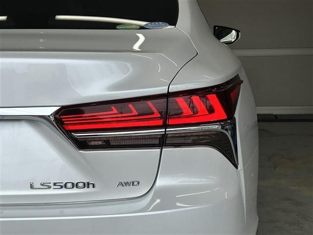 LEXUS LS500h 4WD
