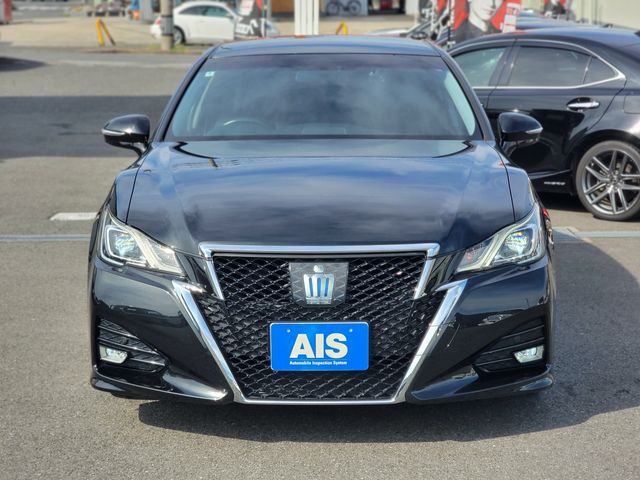 CROWN sedan hybrid