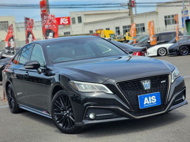 CROWN sedan hybrid