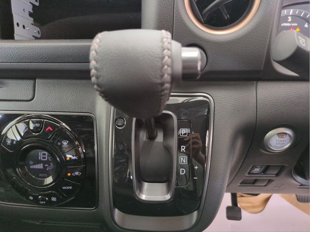 CARAVAN van 2WD