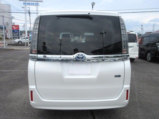 VOXY HYBRID