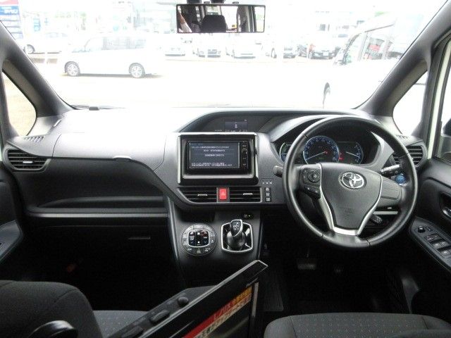 VOXY HYBRID