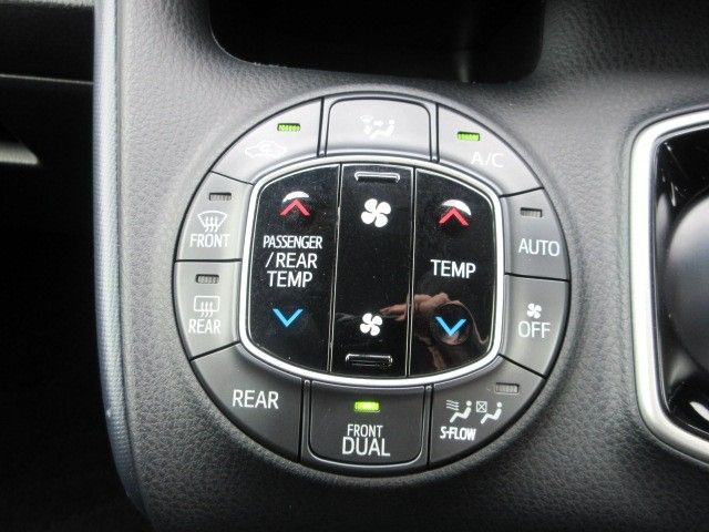 VOXY HYBRID