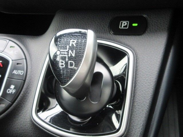 VOXY HYBRID