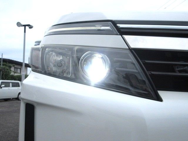 VOXY HYBRID