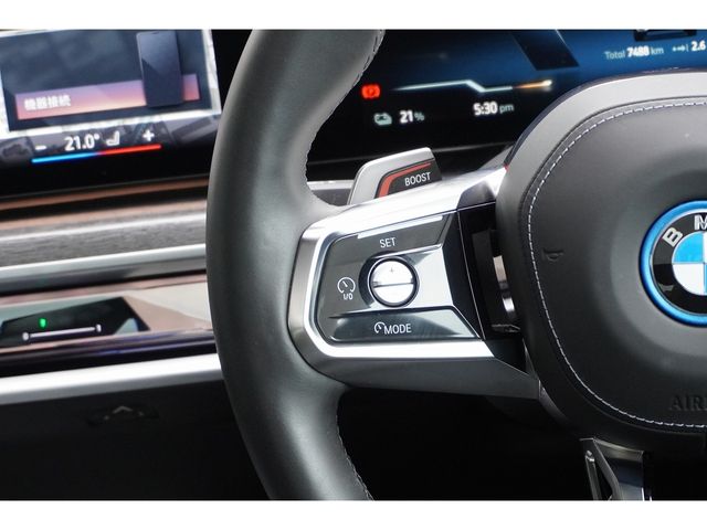 BMW i7