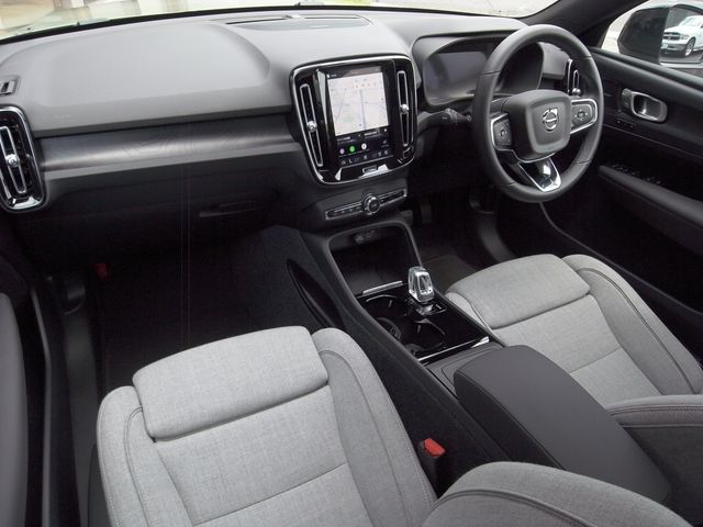 VOLVO EX40
