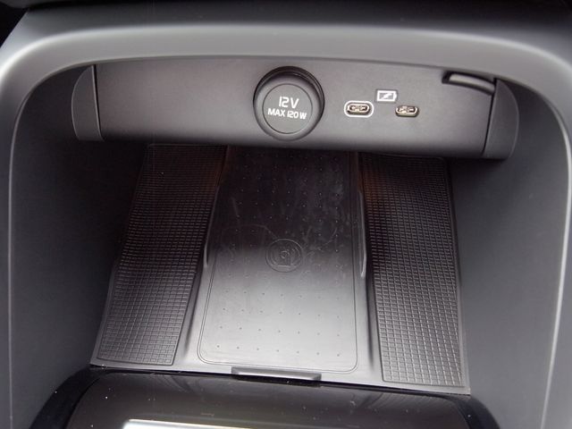VOLVO EX40