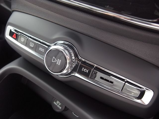 VOLVO EX40