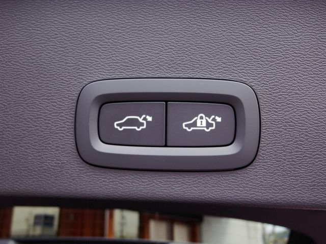 VOLVO EX40