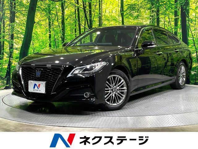 CROWN sedan hybrid