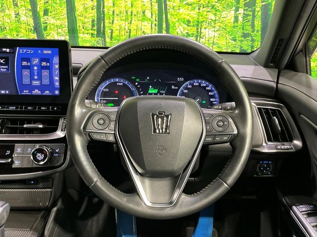 CROWN sedan hybrid