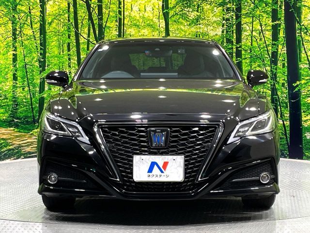 CROWN sedan hybrid