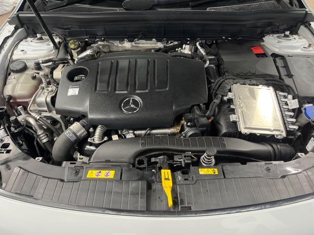 MERCEDES BENZ GLB