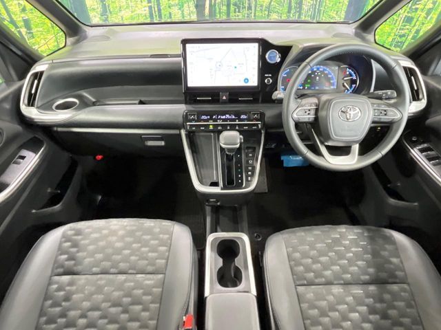 VOXY HYBRID