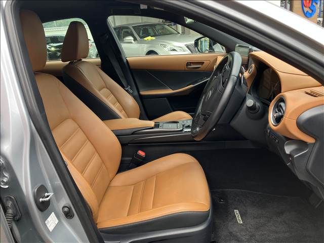 LEXUS IS300