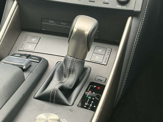 LEXUS IS300h