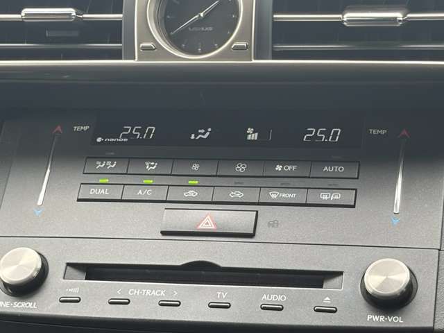 LEXUS IS300h