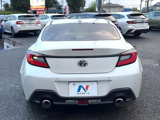 GR86