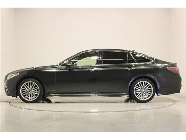 CROWN sedan hybrid