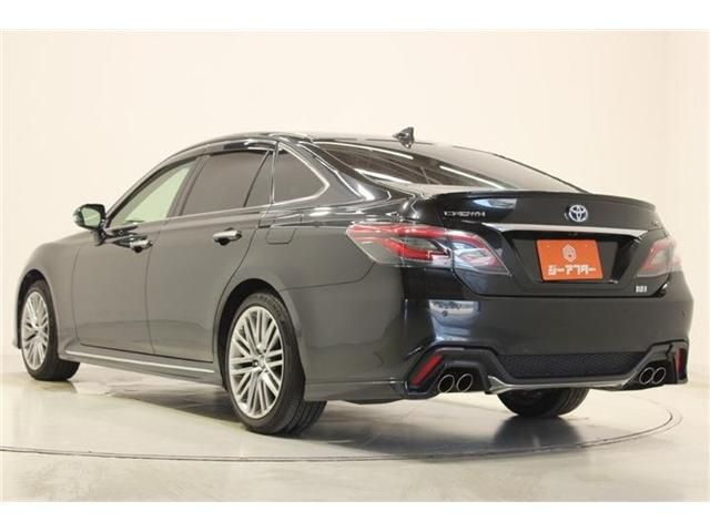 CROWN sedan hybrid