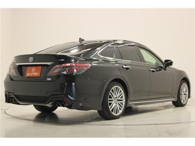 CROWN sedan hybrid