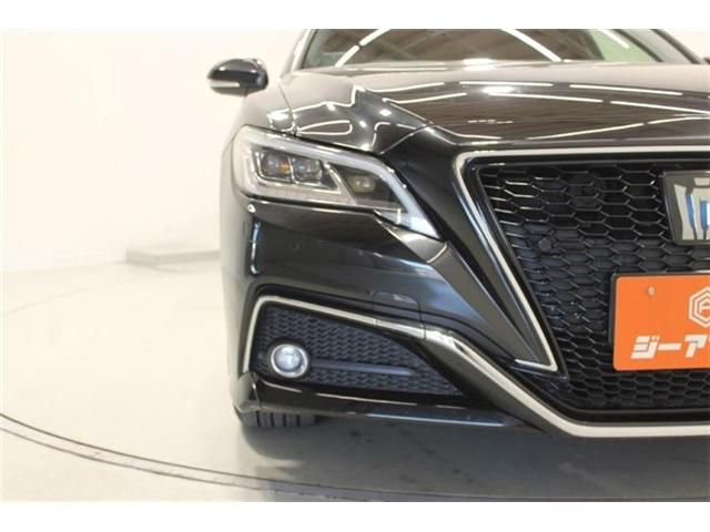 CROWN sedan hybrid