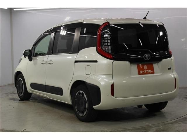 SIENTA HYBRID