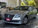 CROWN sedan hybrid
