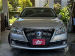 CROWN sedan hybrid