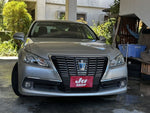 CROWN sedan hybrid