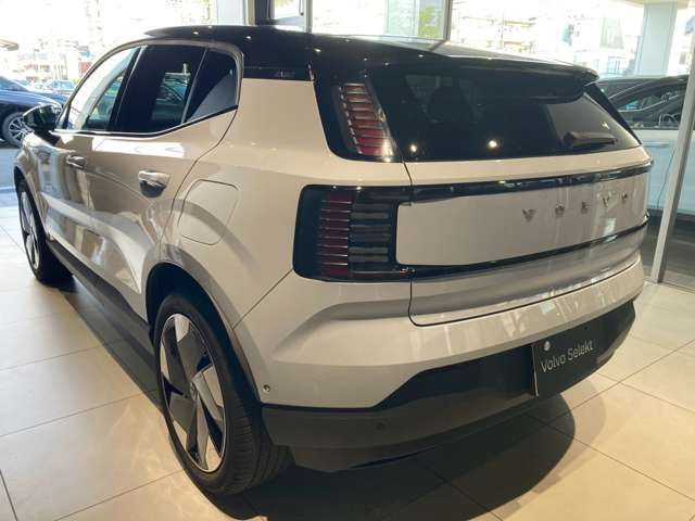 VOLVO EX30