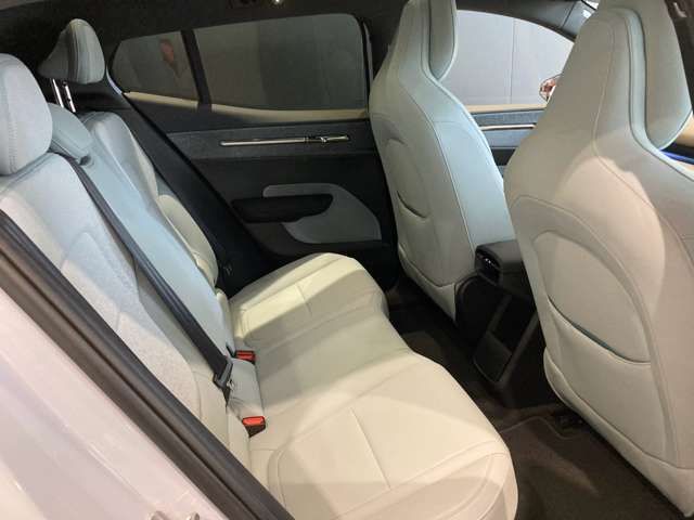 VOLVO EX30