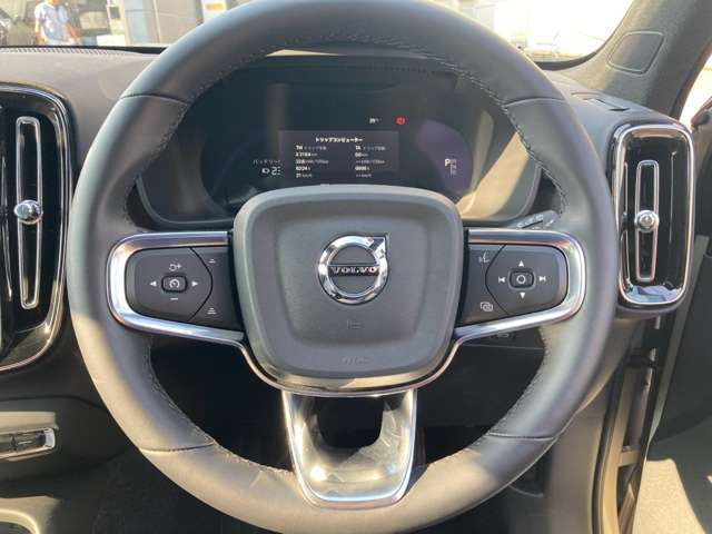 VOLVO C40