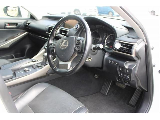 LEXUS IS300h