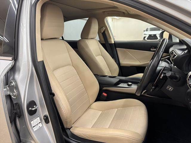 LEXUS IS300h
